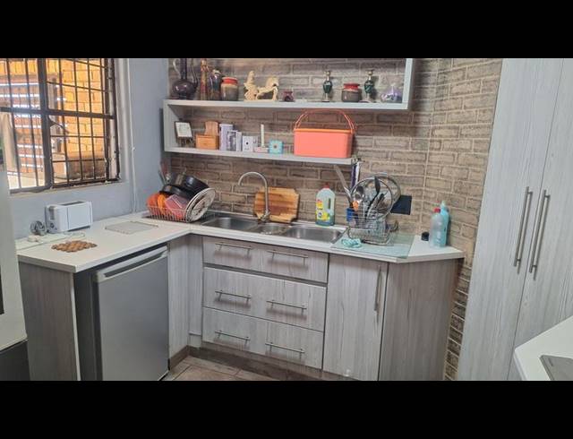 4 BEDROOM HOUSE FOR SALE IN HESTEAPARK